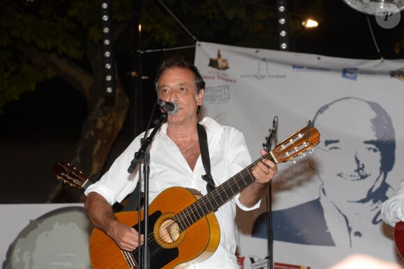 Félix Gray - Soirée hommage à Eddie Barclay pour les 10 ans de sa disparition, une fiesta blanche avec apéro géant, concours de boules, concerts, sur la place des Lices à Saint-Tropez, le 29 juillet 2015.