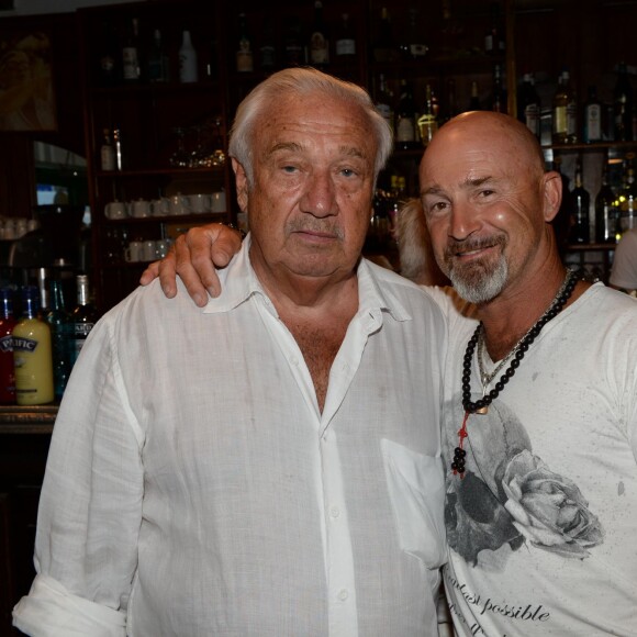 Marcel Campion et Vincent Lagaf' - Soirée hommage à Eddie Barclay pour les 10 ans de sa disparition, une fiesta blanche avec apéro géant, concours de boules, concerts, sur la place des Lices à Saint-Tropez, le 29 juillet 2015.