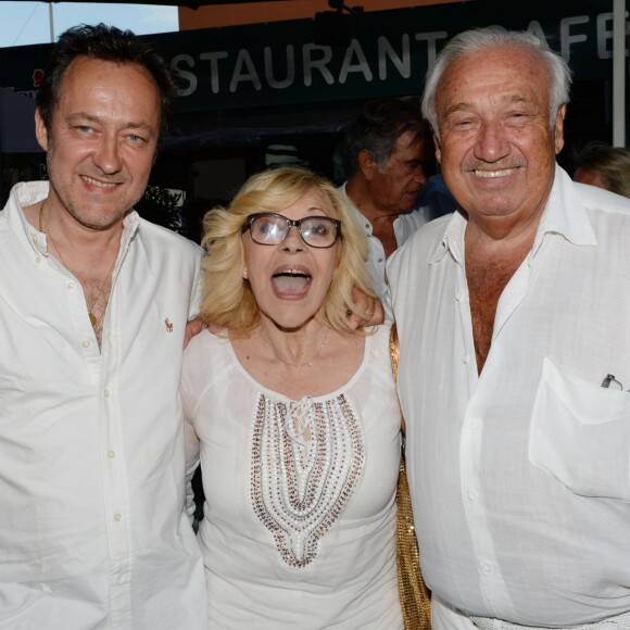 Nicoletta et son mari Jean-Christophe Molinier, Marcel Campion - Soirée hommage à Eddie Barclay pour les 10 ans de sa disparition, une fiesta blanche avec apéro géant, concours de boules, concerts, sur la place des Lices à Saint-Tropez, le 29 juillet 2015.