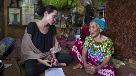 Angelina Jolie, soutien précieux en Birmanie pendant que son mari fait la fête