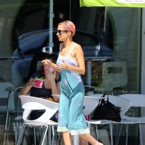 Nicole Richie (et ses cheveux roses) accompagne ses enfants acheter une glace à Los Angeles, juin 2015