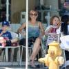 Nicole Richie (et ses cheveux roses) accompagne ses enfants acheter une glace à Los Angeles, juin 2015