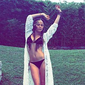Capucine Anav, sexy en maillot de bain sur Instagram, le vendredi 31 juillet 2015.