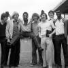 Pelé entouré des joueurs d'Arsenal (de guache à droite) Brian Talbot, Brian McDermott, John Divine, Graham Rix, Kenny Sansom, David O'Leary et Paul Davis le 1er mai 1981 à Highbury, Londres