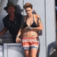 La mannequin et actrice Ruby Rose passe ses vacances à Ibiza, avec des amis. Le 3 août 2015.
