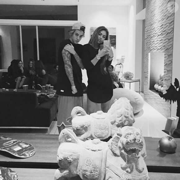 Justin Bieber et Natalia Skye en soirée. Photo publiée le 28 mars/7 avril 2015.