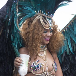 Rihanna participe à la parade du Grand Kadooment lors du Crop Over Festival, à la Barbade. Bridgetown (capitale de la Barbade), le 3 août 2015.