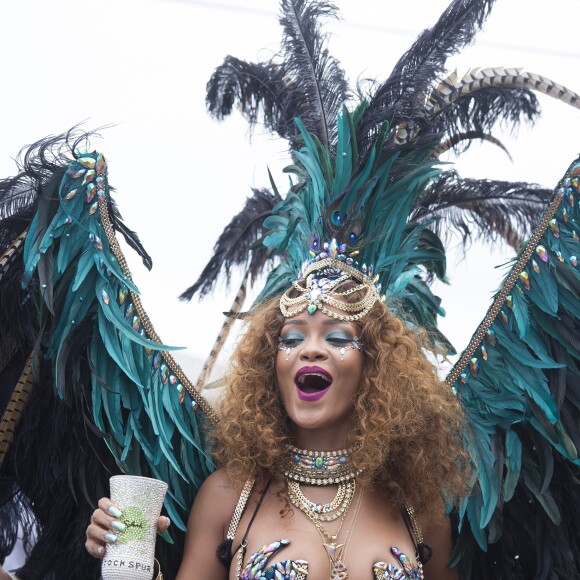 Rihanna participe à la parade du Grand Kadooment lors du Crop Over Festival, à la Barbade. Bridgetown (capitale de la Barbade), le 3 août 2015.