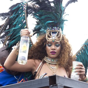 Rihanna participe à la parade du Grand Kadooment lors du Crop Over Festival, à la Barbade. Bridgetown (capitale de la Barbade), le 3 août 2015.