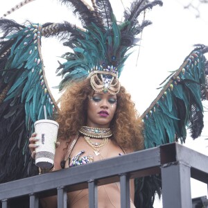 Rihanna participe à la parade du Grand Kadooment lors du Crop Over Festival, à la Barbade. Bridgetown (capitale de la Barbade), le 3 août 2015.