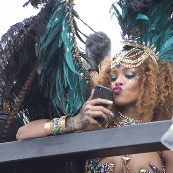 Rihanna participe à la parade du Grand Kadooment lors du Crop Over Festival, à la Barbade. Bridgetown (capitale de la Barbade), le 3 août 2015.