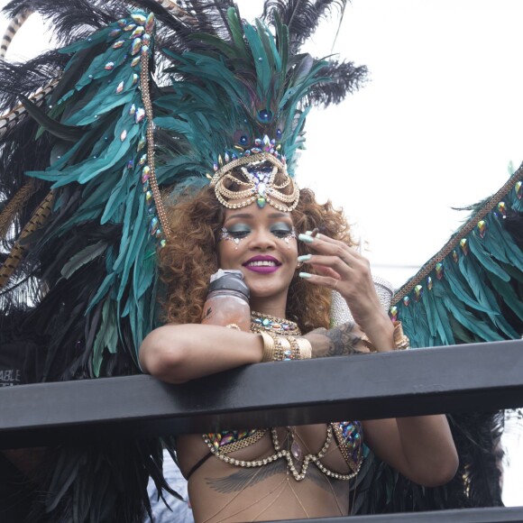 Rihanna participe à la parade du Grand Kadooment lors du Crop Over Festival, à la Barbade. Bridgetown (capitale de la Barbade), le 3 août 2015.