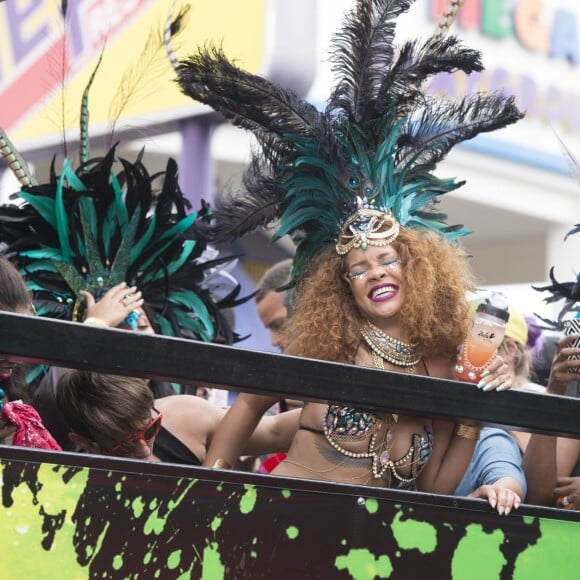 Rihanna participe à la parade du Grand Kadooment lors du Crop Over Festival, à la Barbade. Bridgetown (capitale de la Barbade), le 3 août 2015.