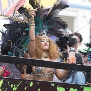 Rihanna participe à la parade du Grand Kadooment lors du Crop Over Festival, à la Barbade. Bridgetown (capitale de la Barbade), le 3 août 2015.