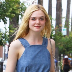 Elle Fanning à la sortie d'un salon de manucure à Studio City, le 8 juillet 2015 