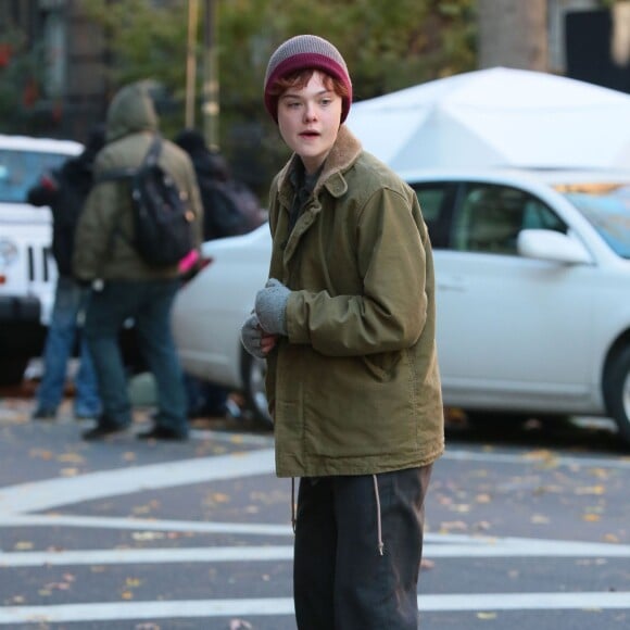 Elle Fanning sur le tournage avec Naomi Watts de leur nouveau film "Three Generations" à New York, le 19 novembre 2014. 