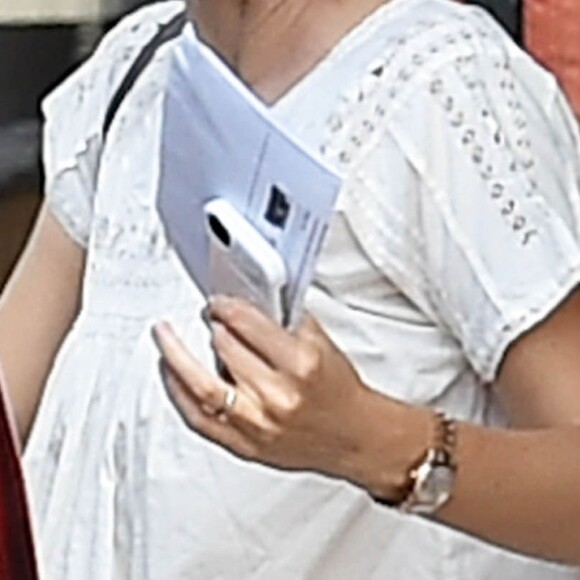 Ben Affleck et Jennifer Garner se retrouvent pour une journée en famille avec leurs enfants Violet, Samuel et Seraphina à Atlanta, le 8 août 2015. Malgré leur séparation Ben et Jennifer continuent à porter leurs alliances.