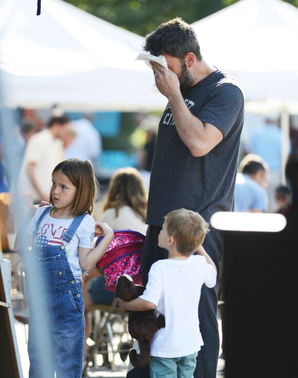 Ben Affleck emmène ses enfants Samuel et Seraphina se promener au Farmer's market à Atlanta, le 8 août 2015.