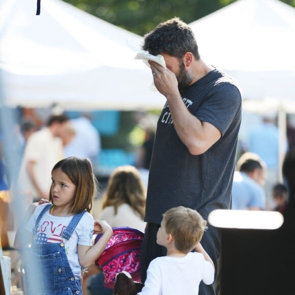 Ben Affleck emmène ses enfants Samuel et Seraphina se promener au Farmer's market à Atlanta, le 8 août 2015.