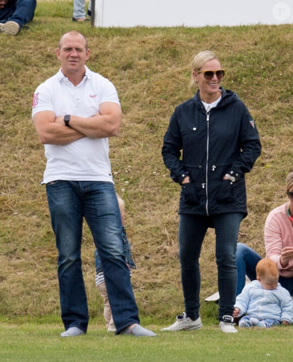 Mike Tindall et Zara Phillips avec leur fille Mia au Beaufort Polo club de Tetbury le 14 juin 2015.