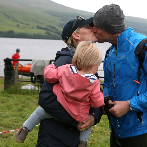 Mike Tindall pouvait compter sur le soutien de sa femme Zara Phillips et de leur fille Mia lors du Artemis Great Kindrochit Quadrathlon dans le Perthshire le 11 juillet 2015