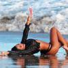Le mannequin brésilien Bruna Tuna en pleine séance photo pour 138 Water à sur la plage de Malibu, le 4 août 2015.