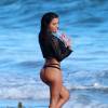 Le mannequin brésilien Bruna Tuna en pleine séance photo pour 138 Water à sur la plage de Malibu, le 4 août 2015.