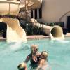 Tori Spelling et ses enfants s'amusent en vacances à Carlsbad, Los Angeles, le 10 août 2015