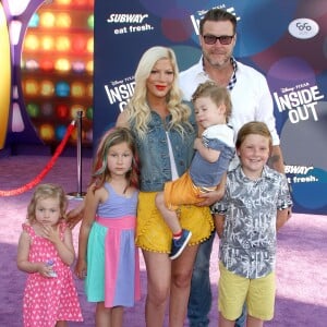 Tori Spelling avec son mari Dean McDermott et leurs enfants Finn, Stella, Hattie et Liam - Avant-première du film "Inside Out" à Hollywood, le 8 juin 2015 