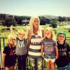 Tori Spelling et ses enfants en vacances / août 2015