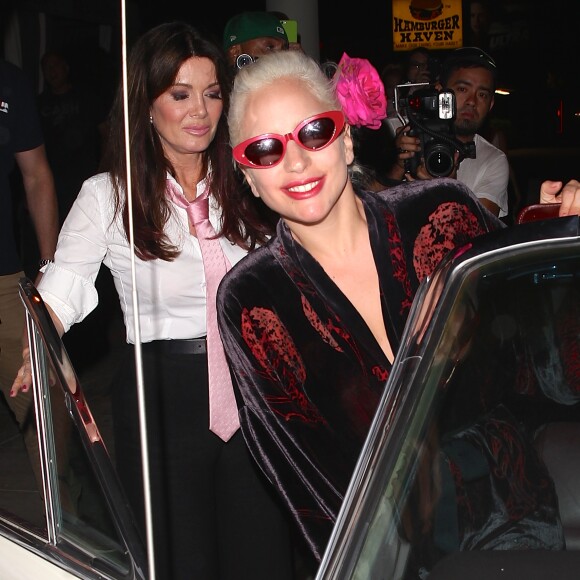 Lady Gaga et Lisa Vanderpump sont allées dîner au Lisa's Pump Lounge à West Hollywood, Los Angeles, le 12 août 2015