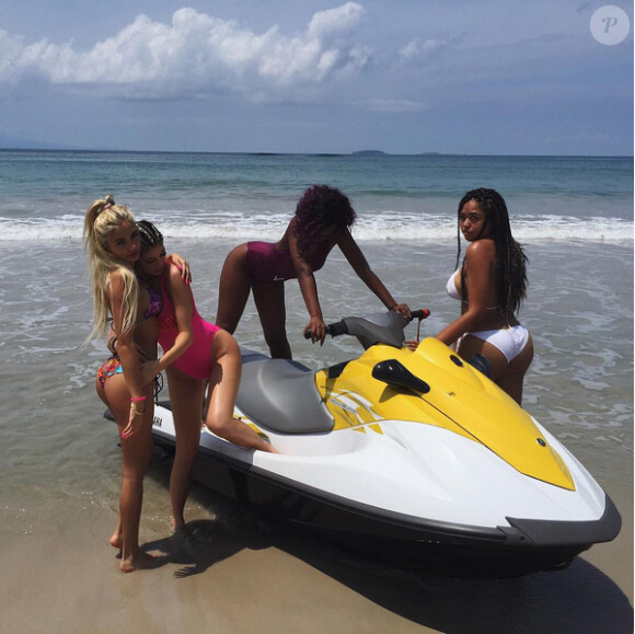 Pia Mia, Kylie Jenner, Justine Skye et Jordyn Woods, sexy en jet-ski sur la plage de Punta Mita. Photo publiée le 13 août 2015.