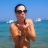 Eve Angeli topless pendant ses vacances sur la Cote d'Azur