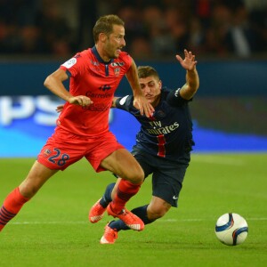 Marco Verratti et Gregory Pujol lors du match PSG-GFC Ajaccio lors de la 2ème journée de la Ligue 1 au Parc des Princes à Paris, le 16 août 2015.