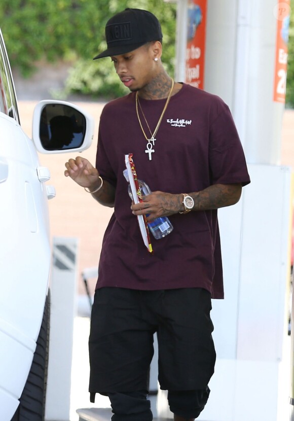 Tyga, papa comblé avec son fils King Cairo et des proches à Los Angeles, le 16 août 2015.
