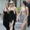 Khloé, Kim Kardashian et Kendall Jenner se promènent à Saint-Barthélemy, le 17 août 2015.