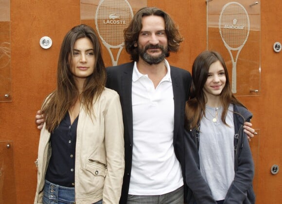 Frédéric Beigbeder et sa femme Lara ainsi que sa fille Chloé lors des internationaux de France de Roland Garros, le 10 juin 2012
