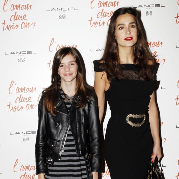 Chloé Beigbeder et Victoire Olloqui à Paris, le 7 janvier 2012 pour la première du film l'Amour Dure Trois Ans.