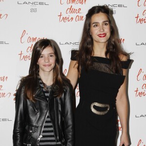 Chloé Beigbeder et Victoire Olloqui à Paris, le 7 janvier 2012 pour la première du film l'Amour Dure Trois Ans.