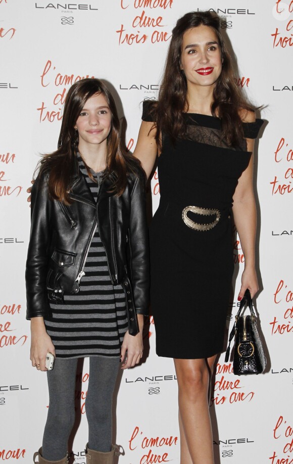 Chloé Beigbeder et Victoire Olloqui à Paris, le 7 janvier 2012 pour la première du film l'Amour Dure Trois Ans.