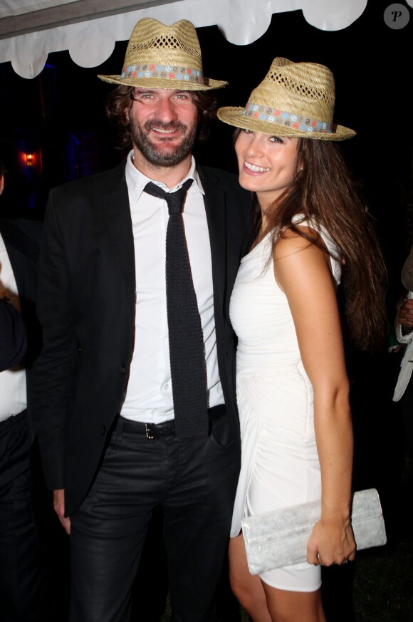 Frédéric Beigbeder et sa compagne Lara le 23 septembre 2011 à Pau 