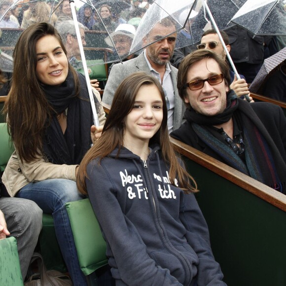 Frédéric Beigbeder et sa compagne Lara, Chloé Beigbeder, Thomas Dutronc lors des internationaux de France de Rolang Garros à Paris, le 10 juin 2012 
