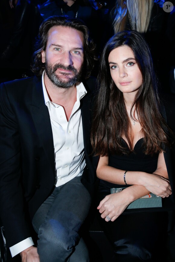 Frédéric Beigbeder et sa fiancée Lara Micheli - People au défilé de la collection Natalia pour Etam à la Bourse du Commerce à Paris, le 25 février 2014.  