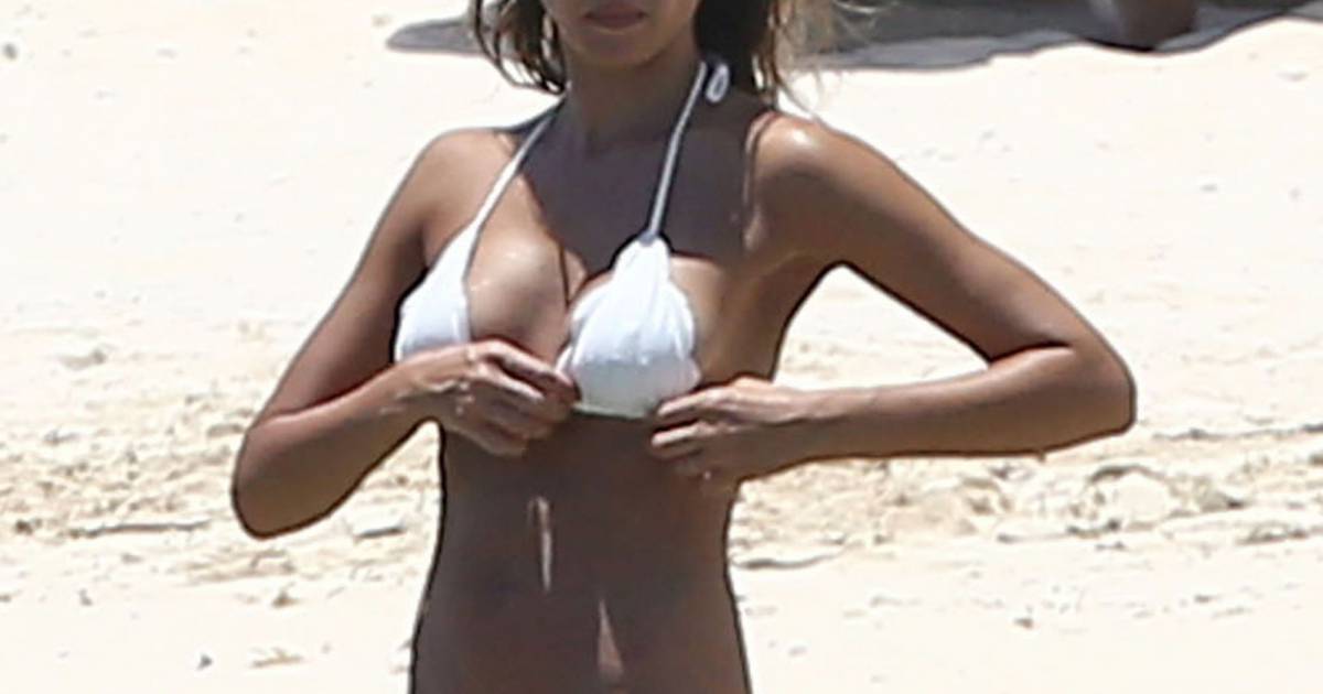 Exclusif Jessica Alba En Vacances Sur La Plage à Cancun Mexico Le 15 Août 2015 Purepeople 