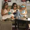 Jessica Alba fait du shopping en compagnie de ses deux filles à Los Angeles Le 25 Juillet 2015