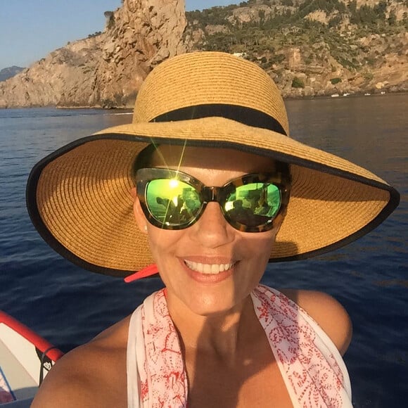 Cristina Cordula en vacances. A 50 ans elle est toujours aussi sublime août 2015.