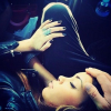 Nabilla : La main de Thomas Vergara dans sa chevelure ?