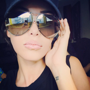 Nabilla : selfie time pour la ravissante brunette !