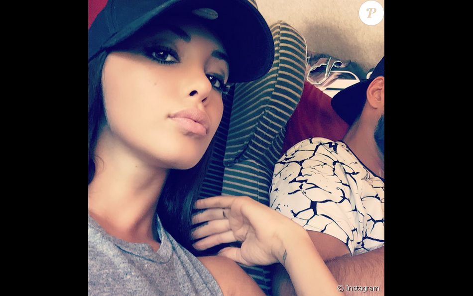 Nabilla : dans le train avec son amoureux Thomas Vergara ?