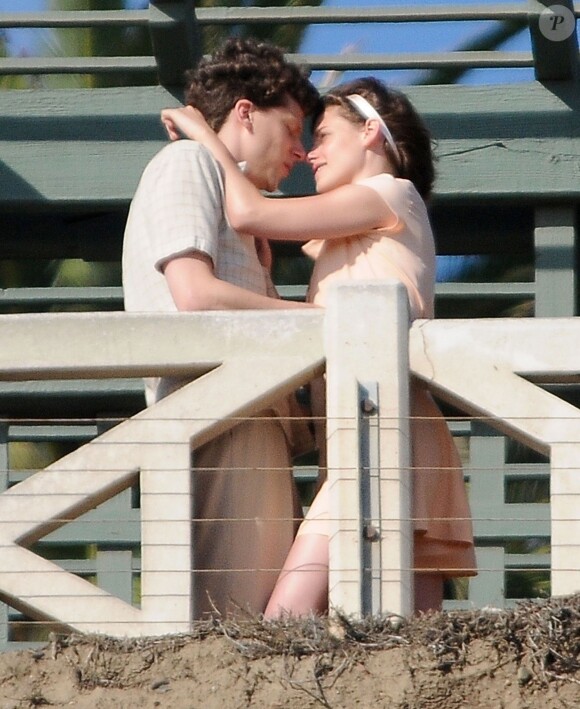 Kristen Stewart et Jesse Eisenberg s'embrassent sur le tournage du nouveau film de Woody Allen à Santa Monica, le 24 août 2015.